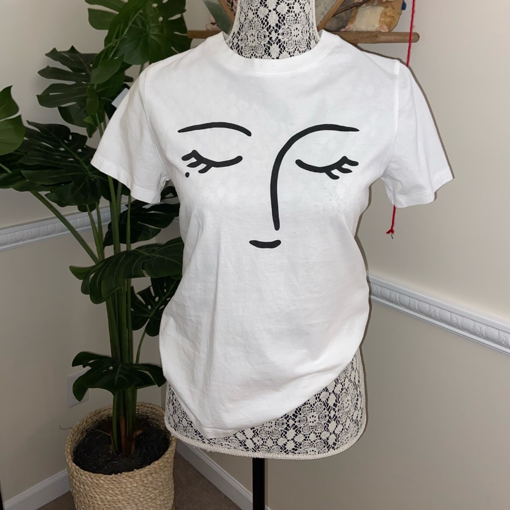 Abstract face tee